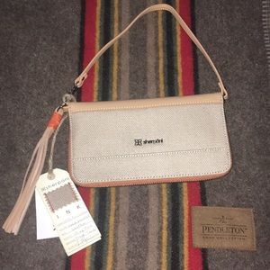 Sherpani wristlet